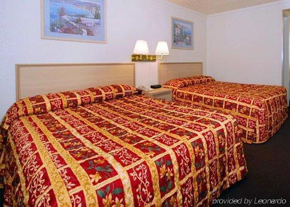 Austin Town Inn Austintown Cameră foto
